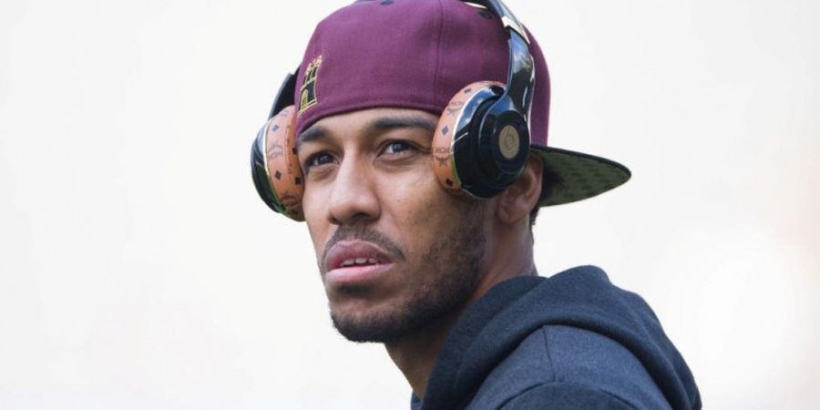 Penghormatan Publik Thailand untuk Mendiang Nenek Aubameyang