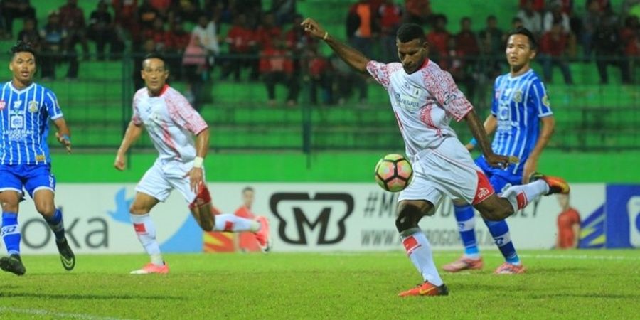 Benamkan Persiba, Persipura Merangsek ke Tiga Besar