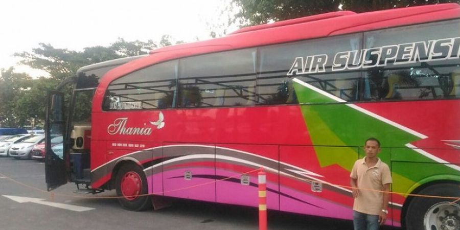 Dari Bandara Solo ke Hotel, Skuat Persija Diantar dengan Bus Ini, Kalian Pernah Naik?