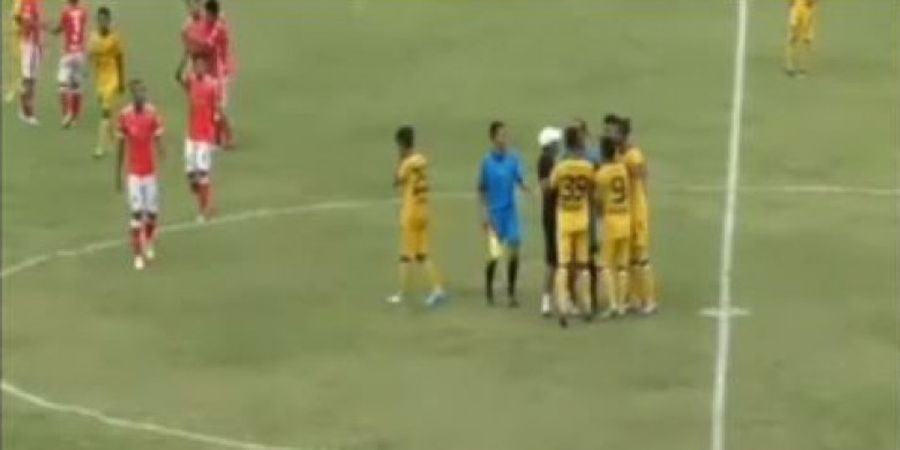 Ini Alasan Protes Pemain Celebest FC ke Wasit Hingga Terjadi Pemukulan, Tetap Jangan Ditiru! 