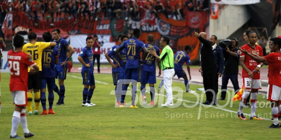 Hadapi Persija, Pelatih Persib Enggan Pikirkan Luka Memori Pahit di Manahan