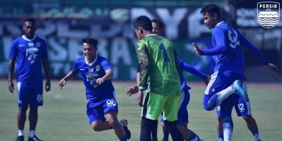 VIDEO - Hadapi Persebaya, Persib Berlatih Konsentrasi dan Reaksi yang Bisa Mengocok Perut