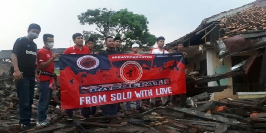 Pasoepati Kunjungi Korban Terdampak Tsunami di Banten