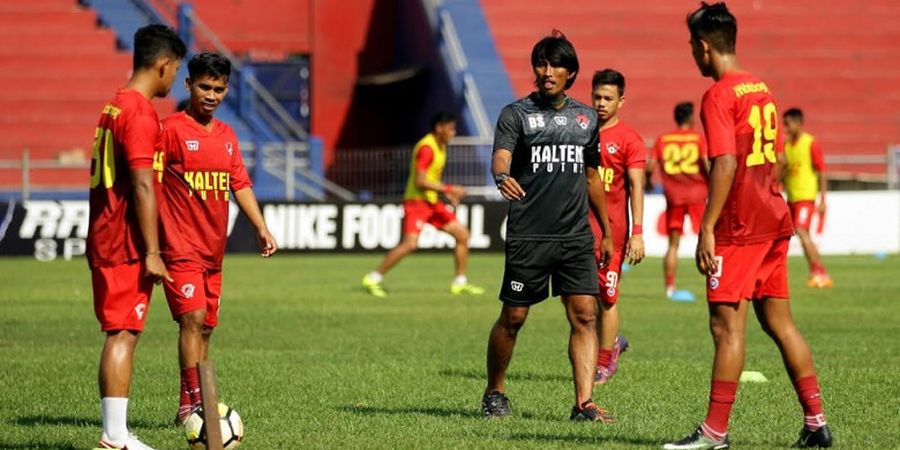 Eks Pemain Timnas Indonesia Serbu Kepulauan Moratai, Ini Acaranya