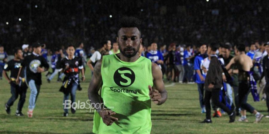 Komunitas Suporter Asing Sorot Aksi Pendukung Persib yang Masuk Lapangan Saat Lawan PS Tira