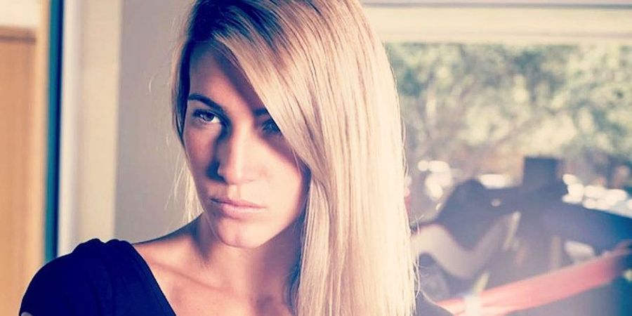Mikaela Mayer, Bukan Wanita Matre
