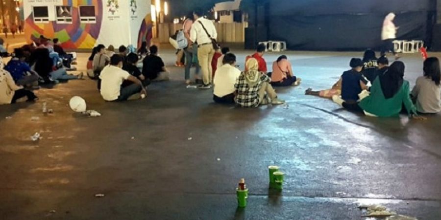 Sampah Berserakan di Lokasi Nobar Final Bulu Tangkis Tim Beregu Putra Asian Games 2018