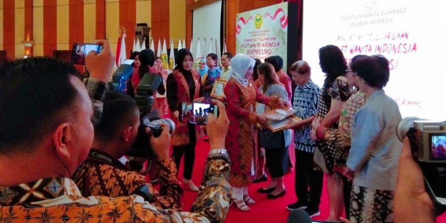 20 Atlet Nasional Wanita Berprestasi pada Masa Lalu Terima Penghargaan dari Perwosi