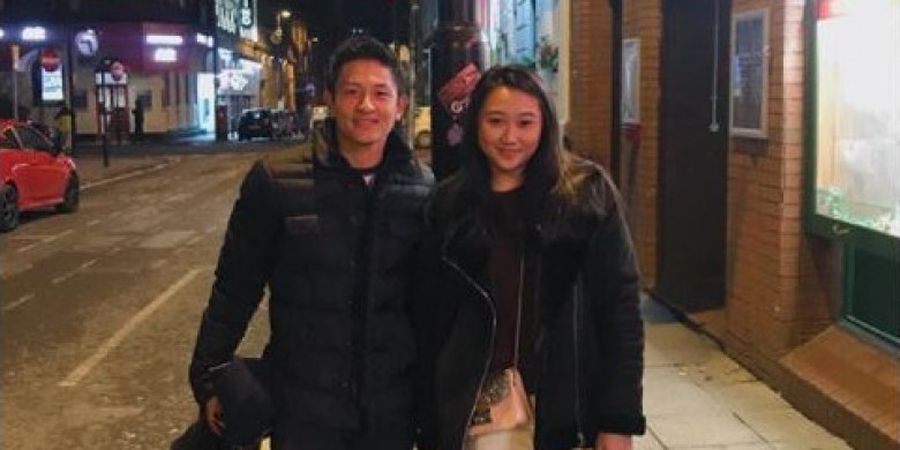 Rio Haryanto Melancong ke Manchester Ditemani Sosok Cantik yang Bening Menggoda