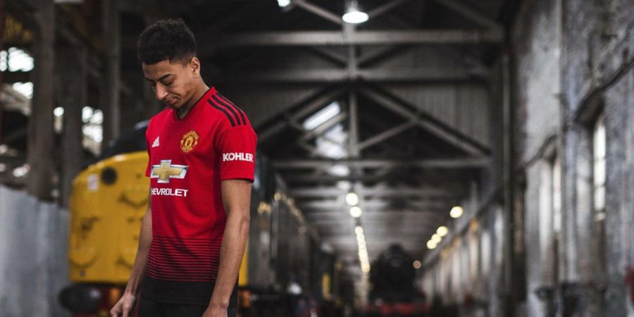 Inilah Harga Jersey Terbaru Manchester United dengan Motif Jalur Kereta Api