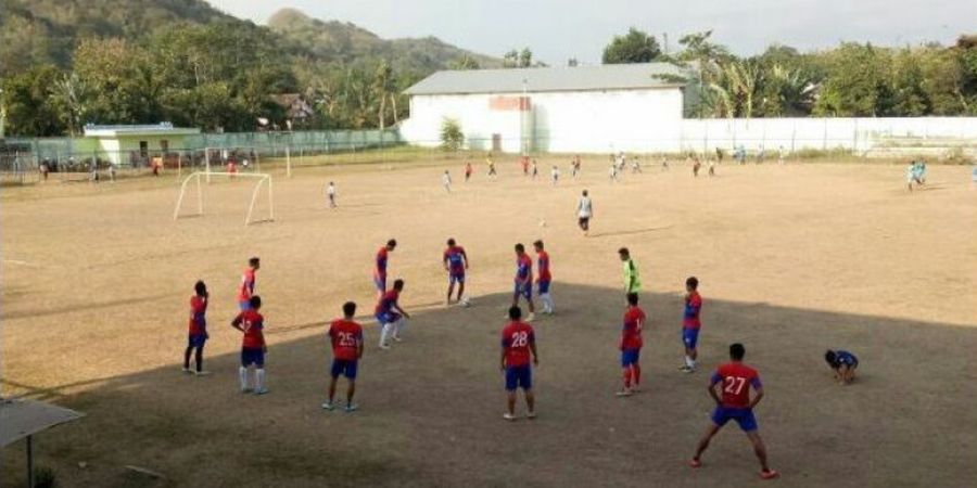 Menyedihkan! Kondisi Rumput Stadion di Blitar Dianggap Lebih Cocok untuk Menanam Tomat