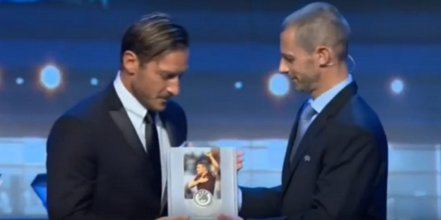 Francesco Totti Raih Gelar UEFA President Award 2017