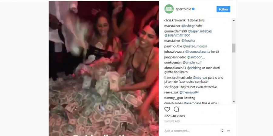 VIDEO - Gila! Nikmati Kemenangan, Mayweather Mandi Uang Bersama 5 Cewek Super Seksi Ini