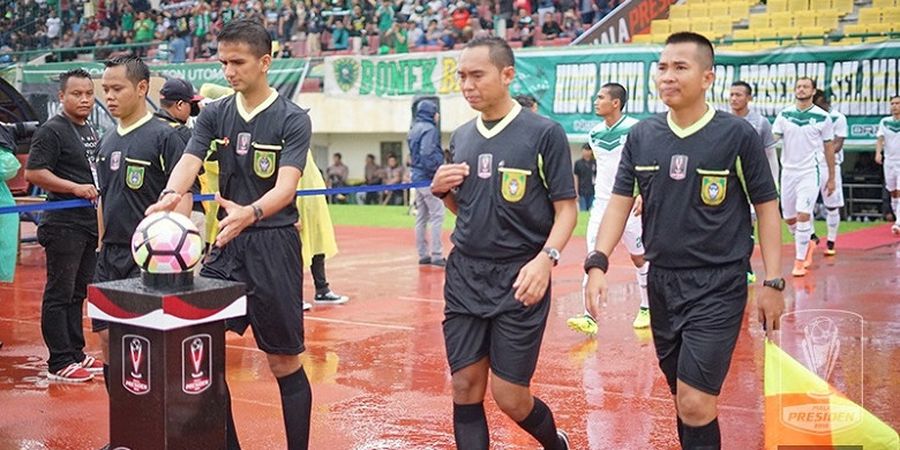 Kelas, Ini 8 Wasit Berlisensi FIFA yang Akan Pimpin Partai Final Piala Presiden 2018