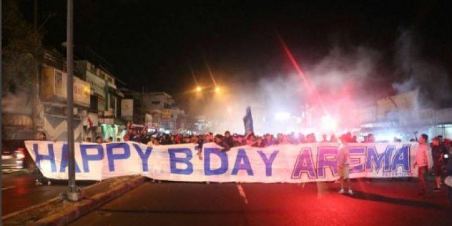 VIDEO- Keren, Corteo, dan Pesta Flare Aremania pada Detik-detik Ulang Tahun ke- 30 Arema 