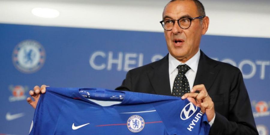 Maurizio Sarri Harus Mengubah Penampilan saat Mendampingi Chelsea Berlaga