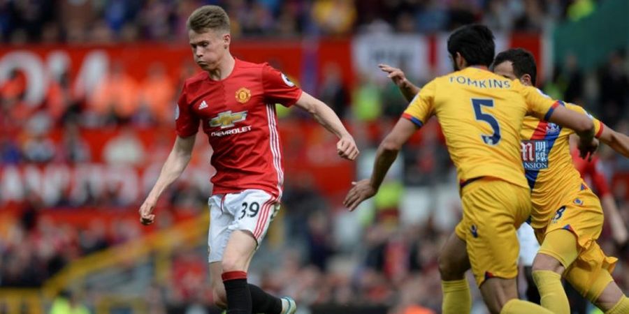 Susunan Pemain Manchester United Vs Huddersfield - Pogba Cadangan, McTominay Starter