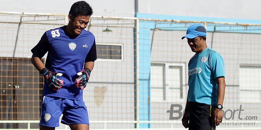 Cerita Kiper Arema FC Pulang ke Rumah Disambut Senyum Bangga Sang Ibu