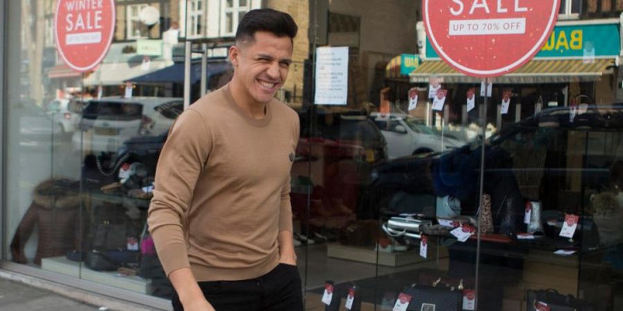 Alexis Sanchez Potong Rambut, Demi Tampil Kece Saat Gabung Manchester United?