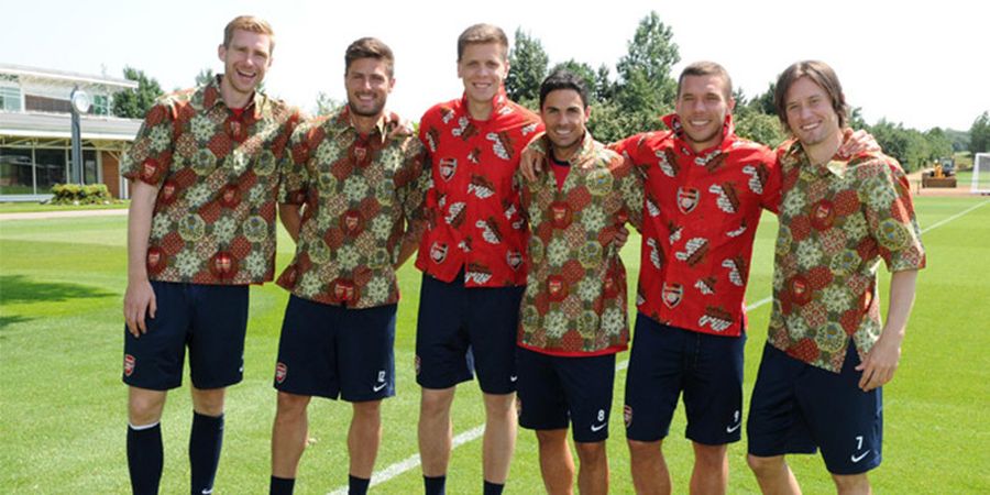 Hari Batik Nasional - Nostalgia, 6 Pemain Arsenal Ini Pernah Bersentuhan Langsung dengan Pesona Batik Indonesia