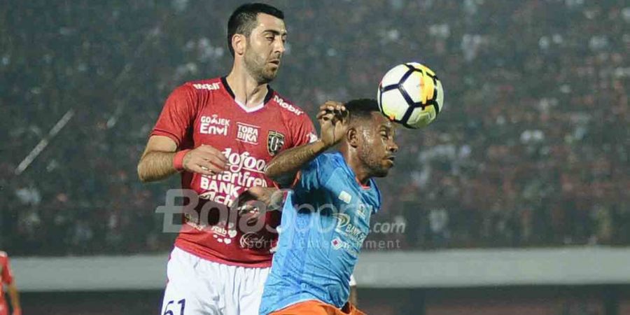 Ngenes Tapi Bikin Ngakak, Bintang Bali United Ini Jadi Korban Keusilan Nick van der Velden Saat di Bandara