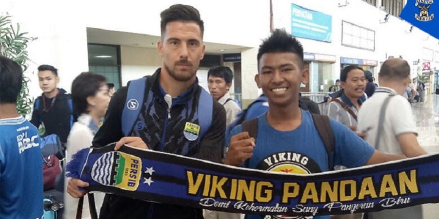 Bobotoh Ramai-ramai Sambut Skuat Persib Bandung di Bandara Juanda Surabaya