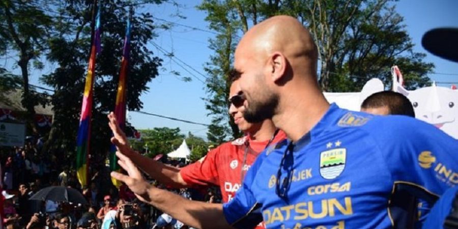 Kritik Manajemen Persib Bandung dengan Karya, Sergio van Dijk Puji Kreativitas Bobotoh 