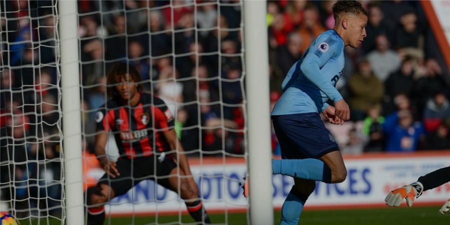 VIDEO - Penuh Gaya, Striker Newcastle United Cetak Gol Backheel Sambil Pejamkan Mata