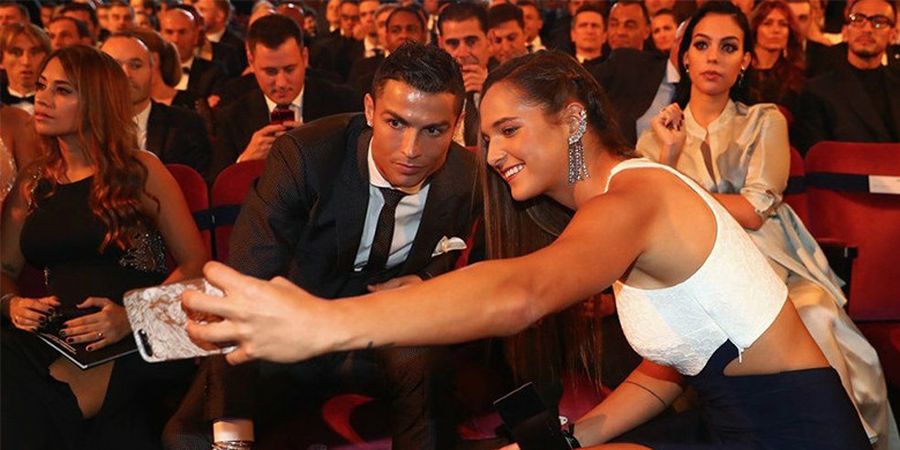 Deretan Perempuan Cantik di Tengah Gemerlap FIFA Football Awards 2017