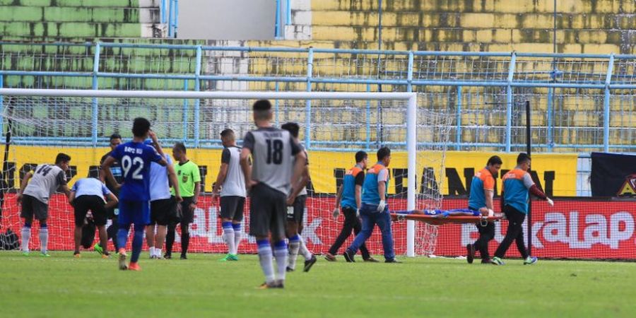 VIDEO - Pemain PSIS Semarang Berdarah Seusai Berbenturan dengan Kiper Persela