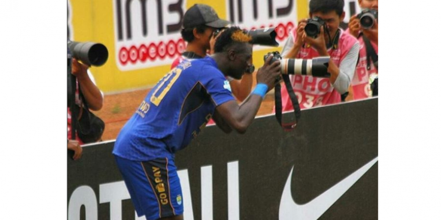 Ternyata Ini Maksud Selebrasi Gol Ezechiel N Douassel, Hingga Menyahut Kamera Fotografer