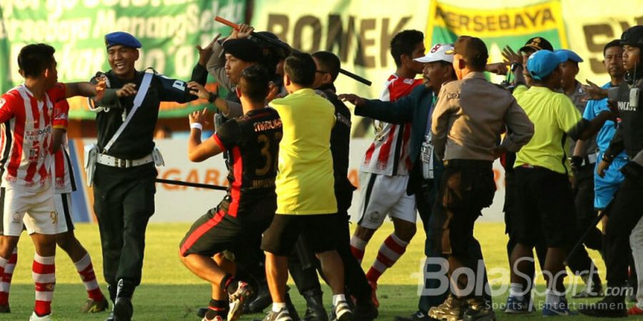 Berakhir Ricuh, Wasit Laga Persepam Vs Persebaya Diamankan Polisi