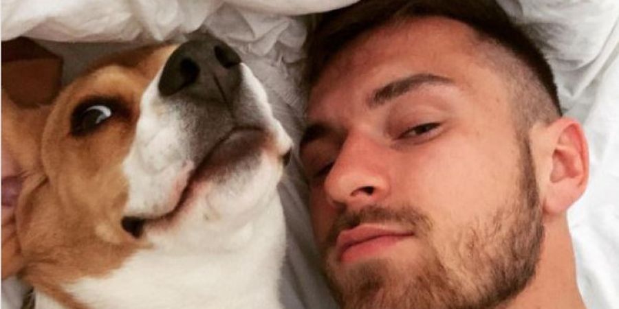 GALERI FOTO - Anjing Kesayangan Aaron Ramsey yang Lucu dan Menggemaskan