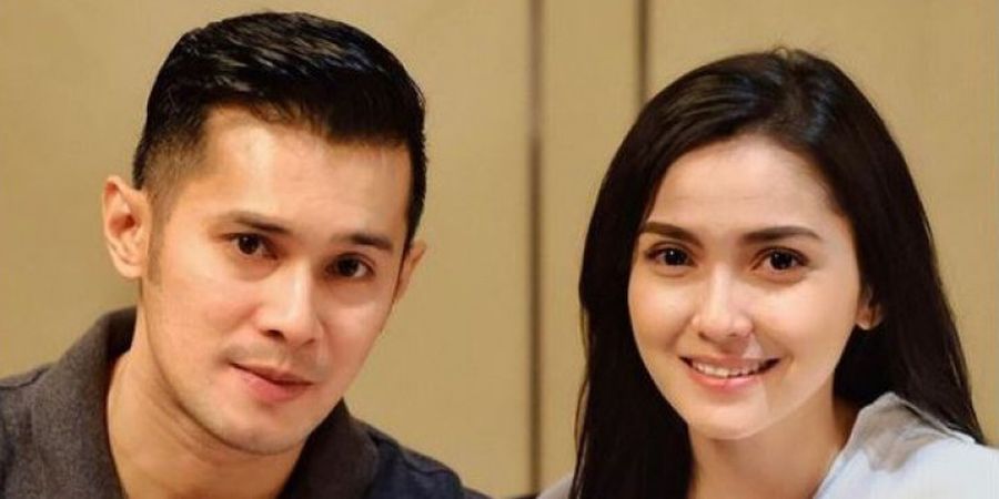 Romantis Banget! Pasangan Selebriti Ini Kompak Mengidolakan Klub Papan Atas