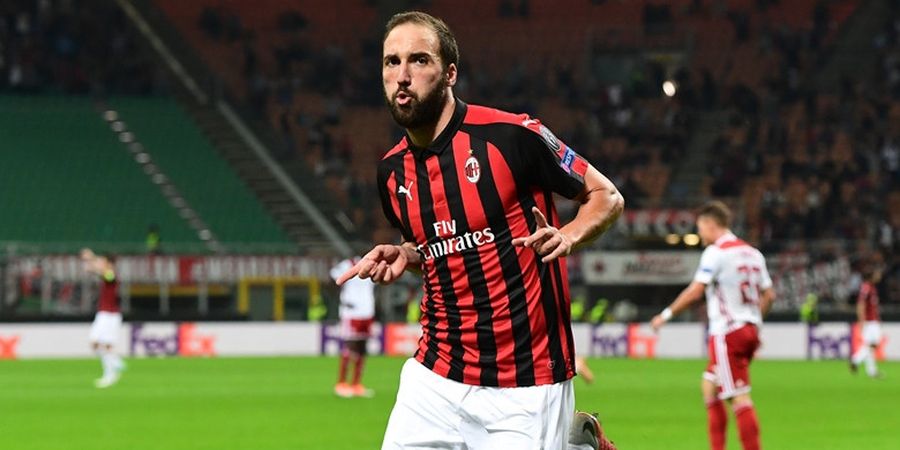 AC Milan vs Chievo Verona - 2 Gol Gonzalo Higuain Bawa AC Milan Pimpin 2-0 pada Babak Pertama