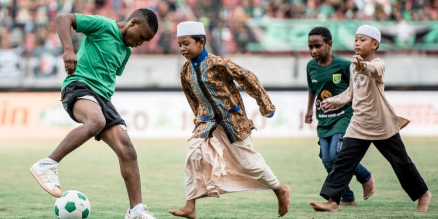 Kegembiraan Anak Panti Asuhan Bisa Nonton Langsung Persebaya di Stadion