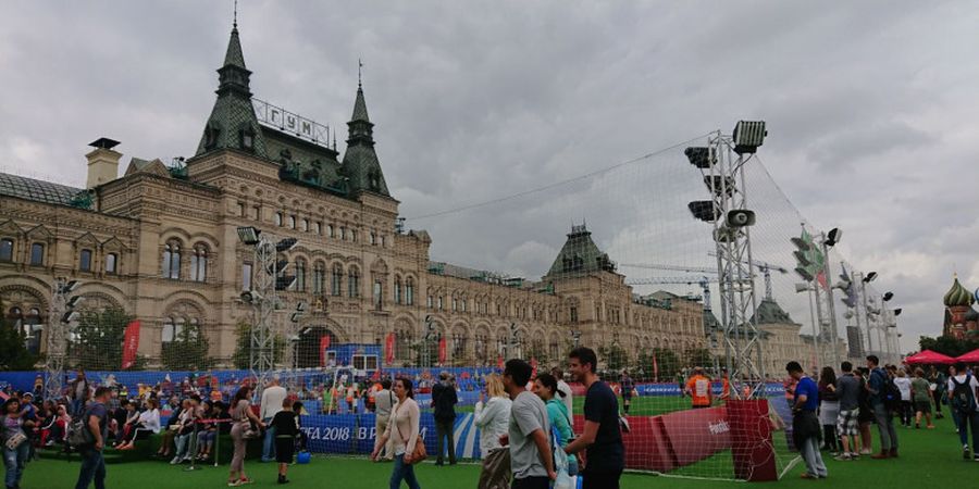 Football Park Moskow, Keriaan di Tengah Red Square