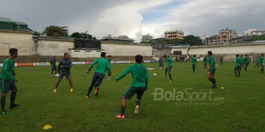 Indonesia Vs Vietnam - Nobar Timnas U-19 Indonesia Sekitar Kota Medan