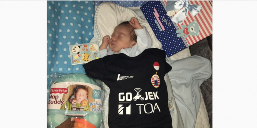 Hadiah Unik Gunawan Dwi Cahyo untuk Bayi dari Marquee Player Persija yang Baru Lahir