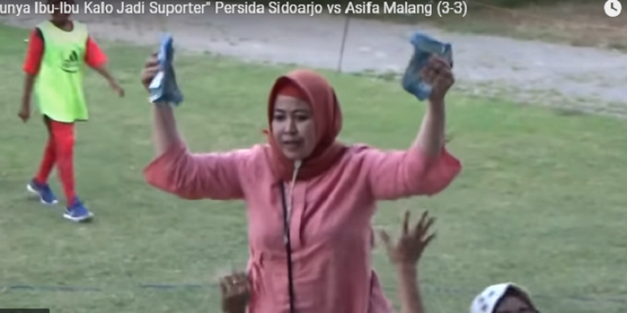 Aksi Ibu-Ibu Jadi Suporter Pada Laga Piala Soeratin U-17 2018, Kocak dan Malah Rusuh!