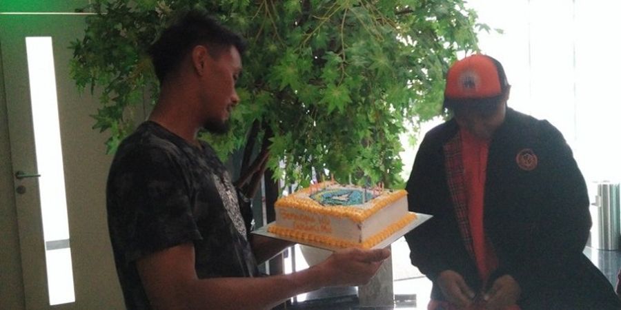 Pesan Simbolis Maman Abdurrahman untuk Suporter Indonesia