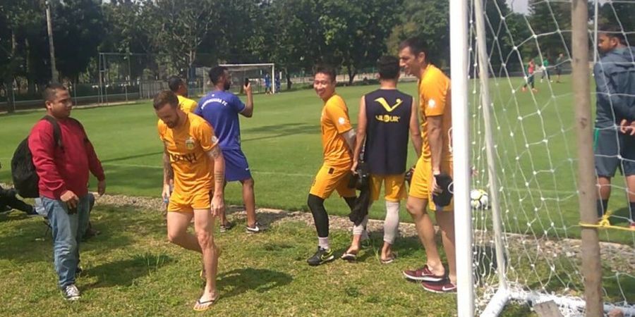 Tiga Pemain Asing Bhayangkara FC Saksikan Latihan Timnas U-23 Indonesia