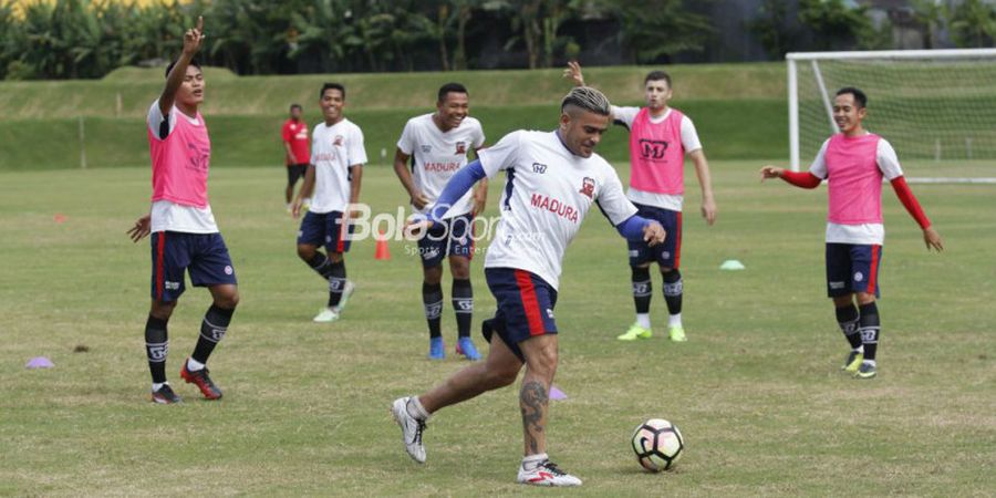 Cristian Gonzales Belum Siap Pensiun