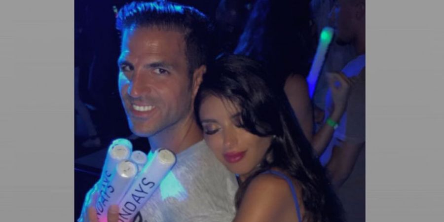 Rayakan Hari Spesial, Cesc Fabregas Suguhkan Pemandangan Romantis Bersama Model Asal Libanon