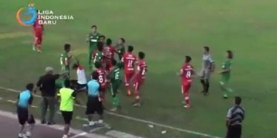 Memalukan! Laga Klub Liga 2 di Karawang Berakhir Ricuh