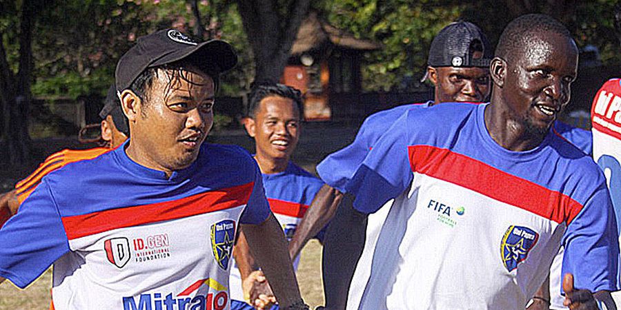 Uni Papua Indonesia FC dan Coaches Across Continent Gelar Coaching Clinic di Bali, Papua, dan Aceh