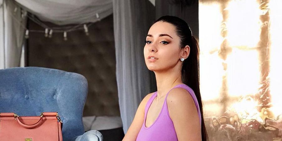 Rusia Ukir Sejarah di Piala Dunia 2018, Helga Lovekaty Langsung Pamer Keseksian di Depan Stadion Saint Petersburg