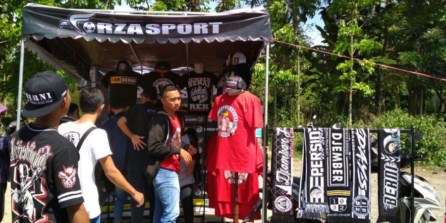 Persid Jember Vs Timnas U-19 - Berni Manfaatkan Laga untuk Promosikan Merchandise