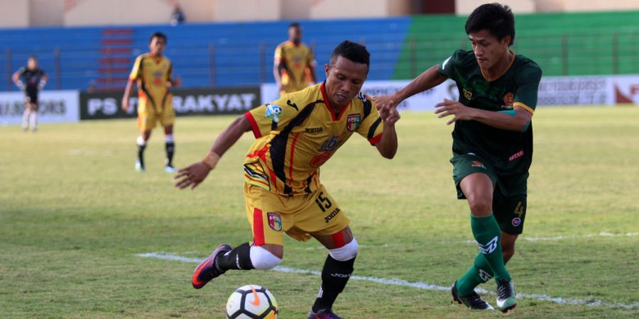 PS Tira Vs Mitra Kukar - Babak Pertama Skor Masih Kaca Mata