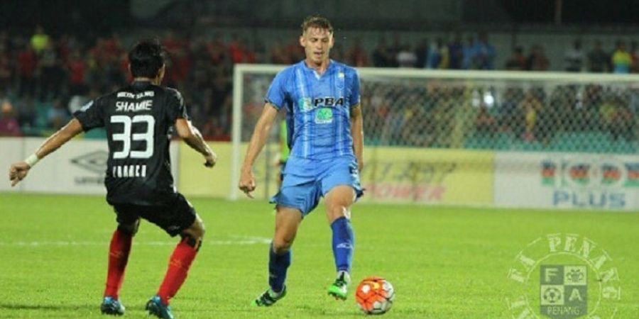 Bek Tengah Murni Kelahiran Inggris Segera Jadi Bagian Arema FC